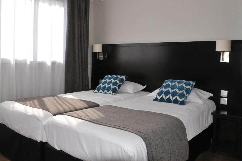 Hotel Des Quatrans Кан Екстериор снимка