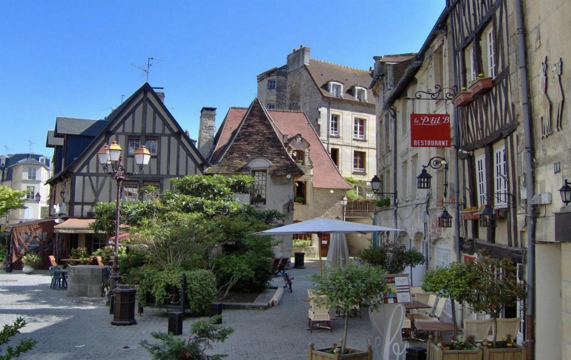 Hotel Des Quatrans Кан Екстериор снимка