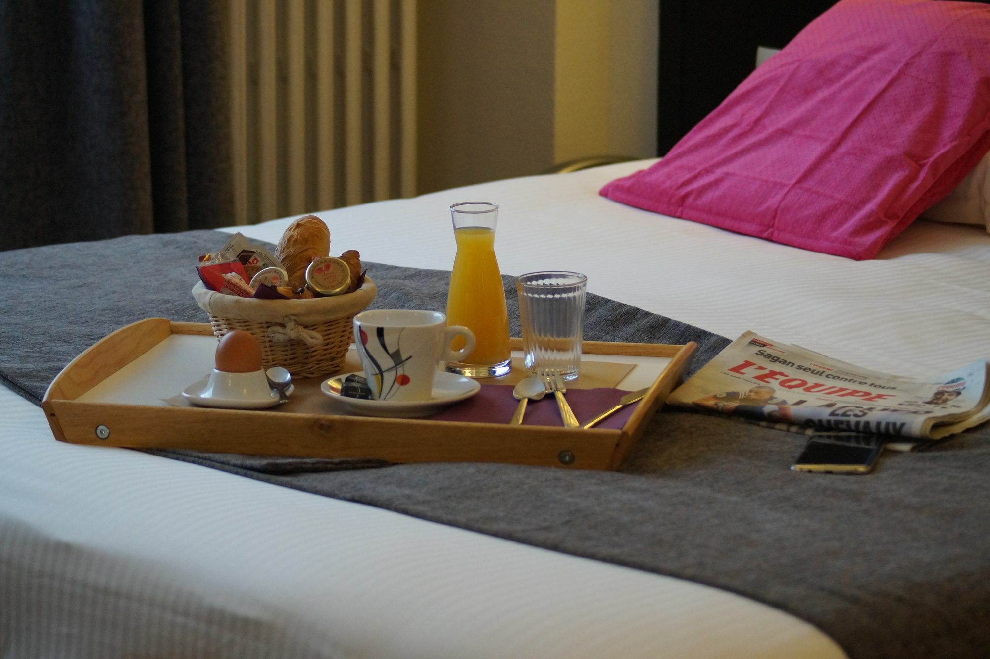 Hotel Des Quatrans Кан Екстериор снимка